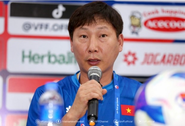 hlv-kim-chot-ds-dt-viet-nam-5-cau-thu-vang-mat-truoc-ngay-sang-malaysia